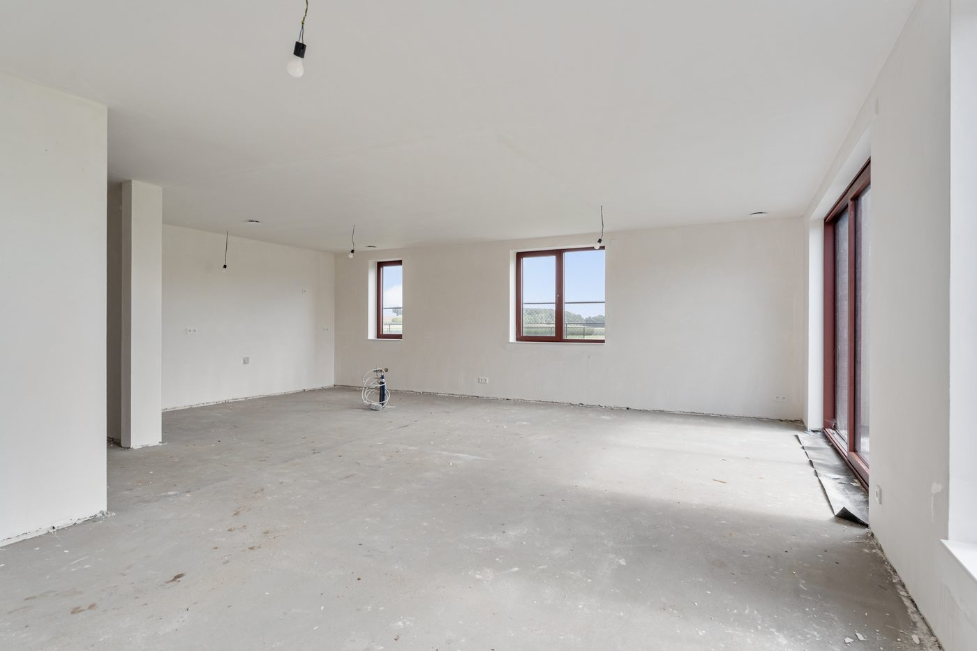 Kinderslaapkamer met speelhoek en zicht op de velden