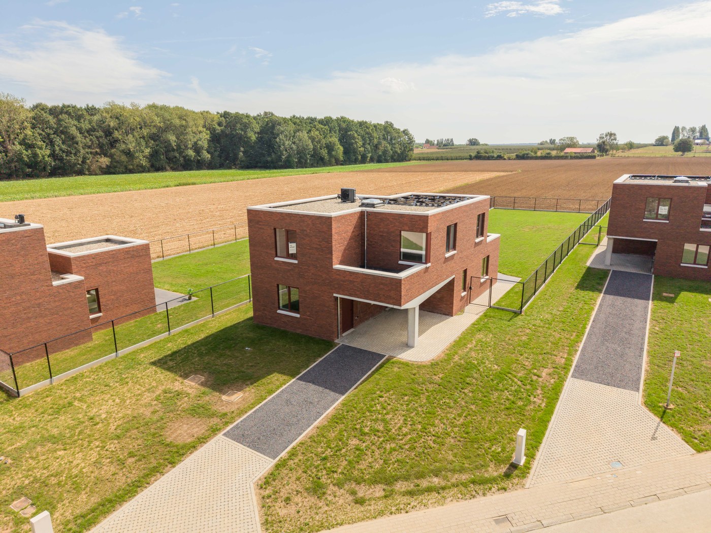 Luchtbeeld van de nieuwbouwwoningen van Oude Diestse met zicht op de omliggende akkers